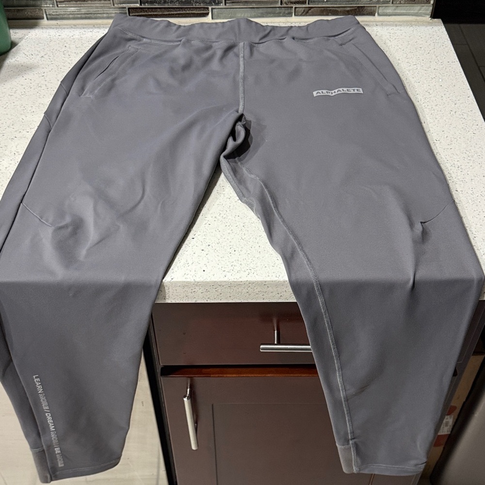 2 Alphalete Men’s Joggers - Picture 4 of 10